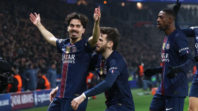 黑色三分钟！谢文能染黄，澳大利亚队欧文远射破门，国足0比1落后澳大利亚