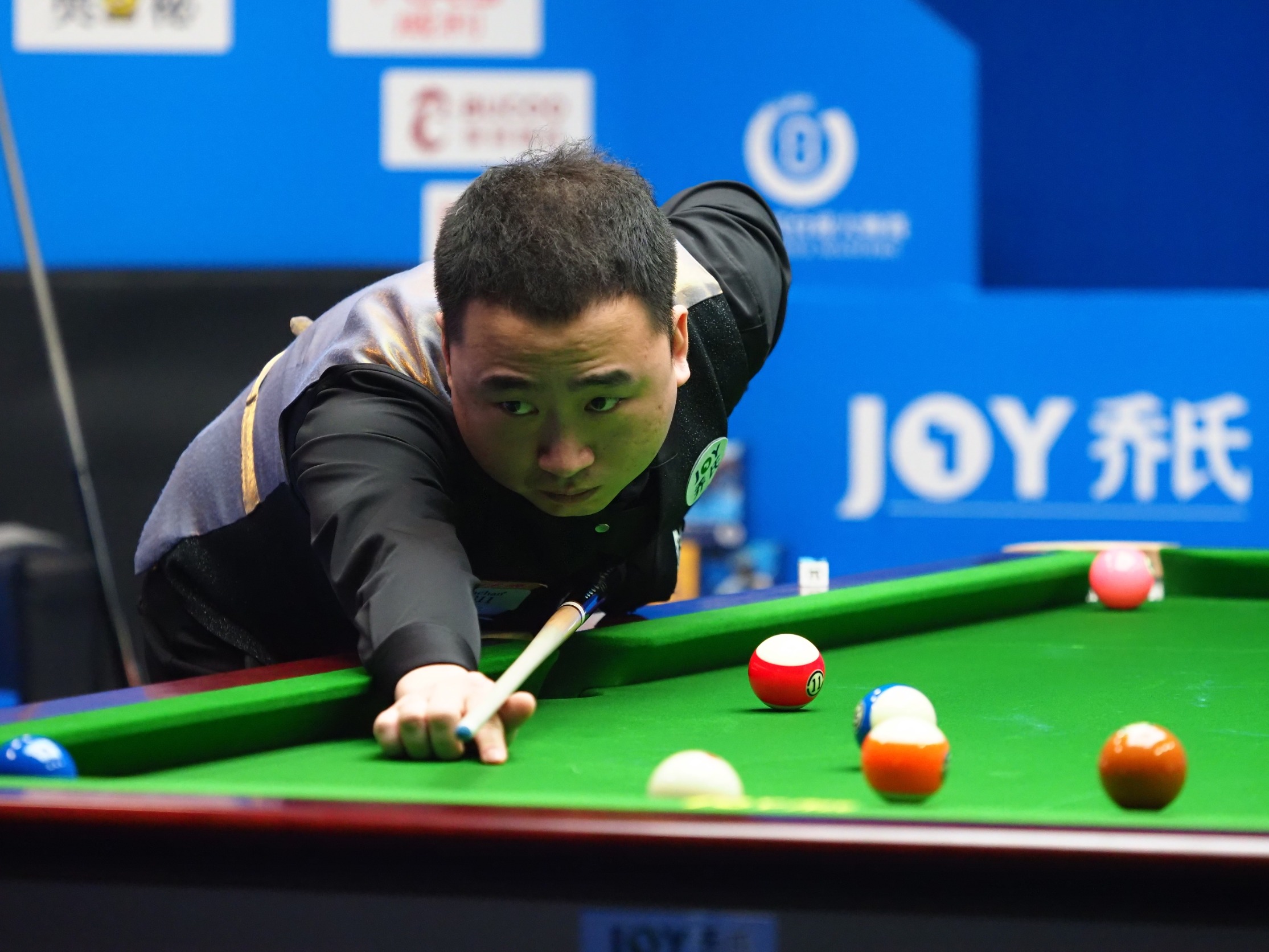 他通过自己 他通过自己