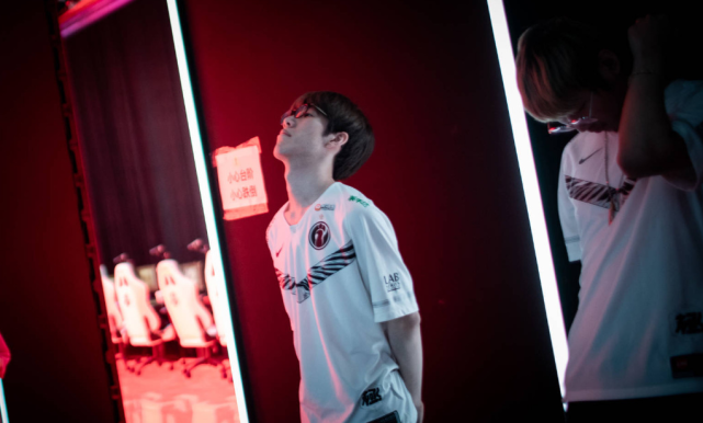 展示了身体 展示了身体